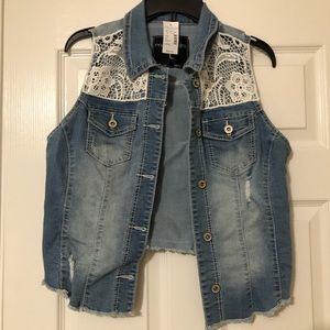 Jean Vest with lace details